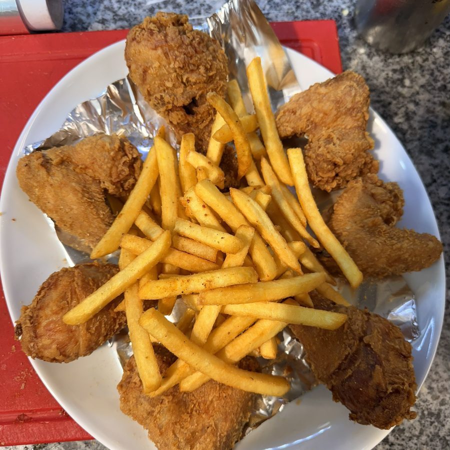 Chicken Wings mit Pommes