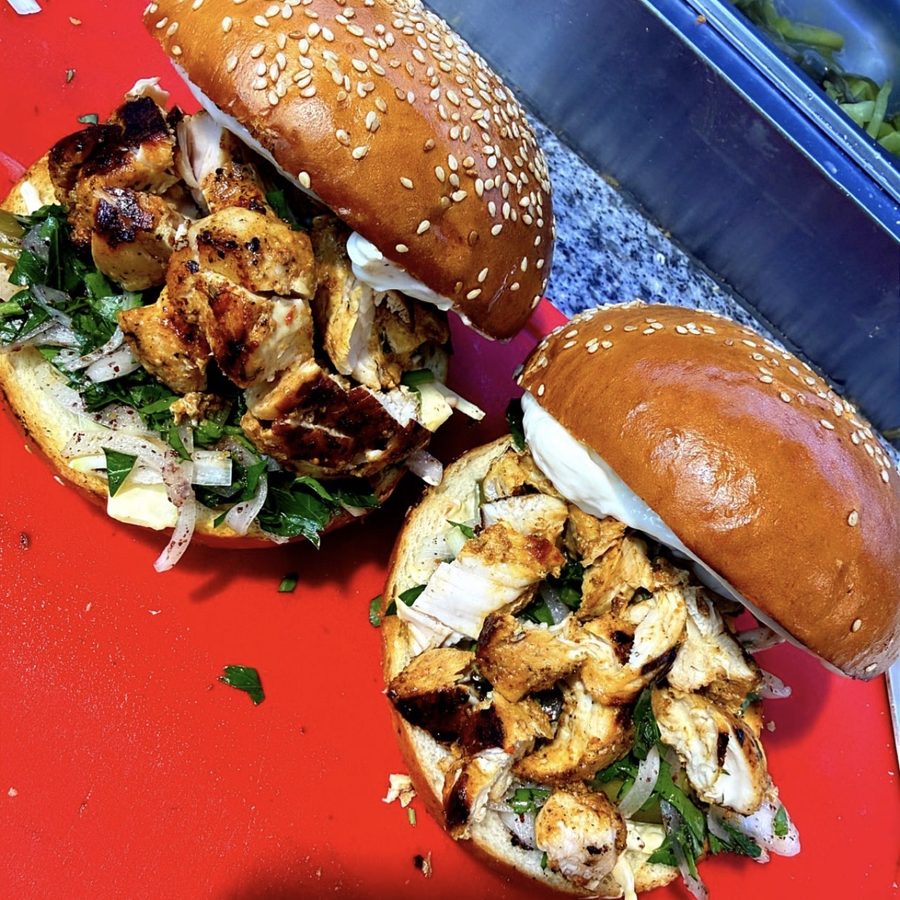 Shish Taouk Burger mit gegrilltem Hühnerfleisch